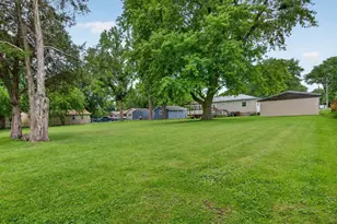 209 S East St, Gardner, IL 60424 - Photo 32