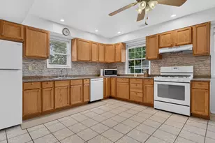 209 S East St, Gardner, IL 60424 - Photo 10