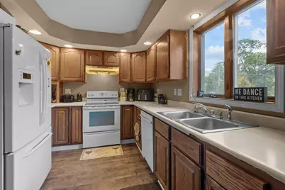 404 W Burbank Street, Harvard, IL 60033 - Photo 8