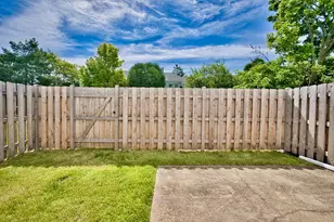 1506 Fernwood Ct, Gurnee, IL 60031 - Photo 8