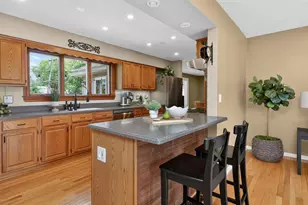 700 E Turner Ave, Roselle, IL 60172 - Photo 6