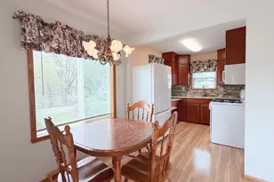 700 Warrior Dr, Round Lake Heights, IL 60073 - Photo 4