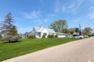700 Warrior Dr, Round Lake Heights, IL 60073 - Photo 16