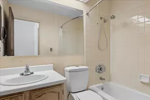 1108 Wellington Ave, Libertyville, IL 60048 - Photo 16