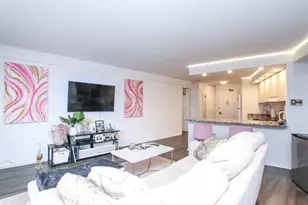 300 N State St, Chicago, IL 60654 - Photo 4