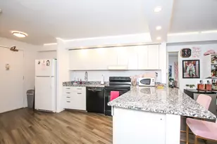 300 N State St, Chicago, IL 60654 - Photo 6