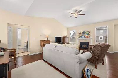 21 W Winterberry Avenue, Cortland, IL 60112 - Photo 6