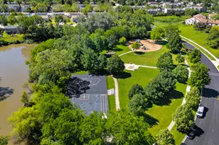 375 Juniper Tree Ct, Hoffman Estates, IL 60169 - Photo 34