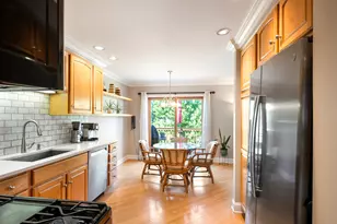 375 Juniper Tree Ct, Hoffman Estates, IL 60169 - Photo 4