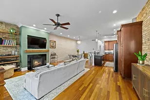 1020 W Roscoe St, Chicago, IL 60657 - Photo 2