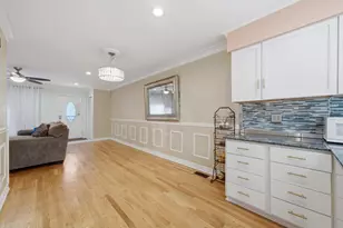 2922 W Nelson St, Chicago, IL 60618 - Photo 10