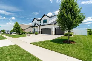1304 Staghorne Way, Bloomington, IL 61705 - Photo 4