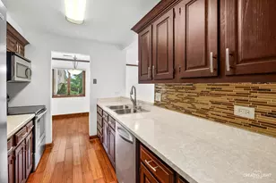 907 Curtiss St, Downers Grove, IL 60515 - Photo 4
