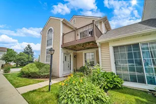 581 Le Parc Cir, Buffalo Grove, IL 60089 - Photo 2