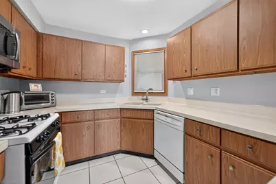 2020 N Stillwater Road #2020, Arlington Heights, IL 60004 - Photo 8