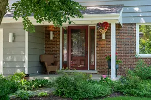 3614 Radcliffe Dr, Northbrook, IL 60062 - Photo 2