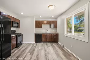 16388 Terry Ln, Oak Forest, IL 60452 - Photo 8