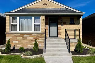 8739 S Bennett Ave, Chicago, IL 60617 - Photo 1