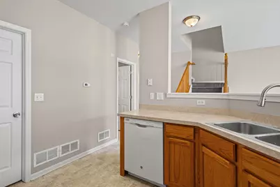535 N Red Deer Road #535, Round Lake, IL 60073 - Photo 8