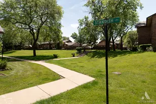 18W101 Standish Ln, Villa Park, IL 60181 - Photo 2