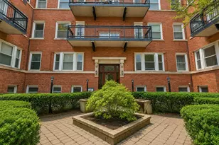 845 W Belle Plaine Ave, Chicago, IL 60613 - Photo 2
