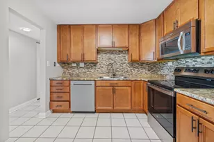 375 Plum Creek Dr, Wheeling, IL 60090 - Photo 8
