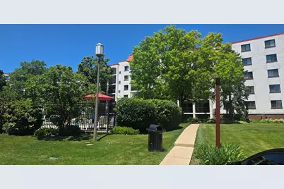 475 Plum Creek Drive #401, Wheeling, IL 60090 - Photo 1