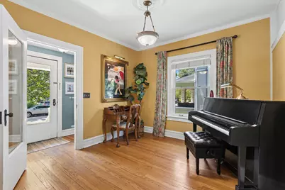 111 W Franklin Street, Wheaton, IL 60187 - Photo 6