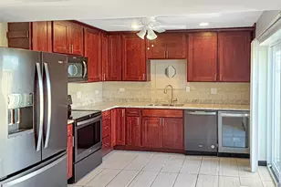 905 Abingdon Ct, Gurnee, IL 60031 - Photo 2