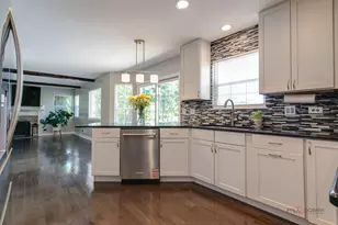 360 Southwind Ct, Lake Villa, IL 60046 - Photo 8