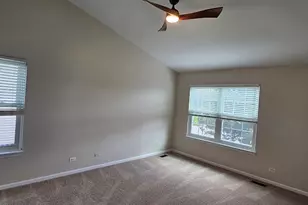 450 Rosewood Crossing, Lindenhurst, IL 60046 - Photo 16
