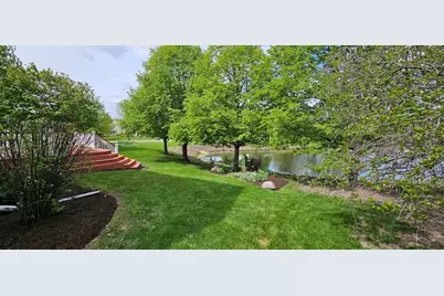 450 Rosewood Crossing, Lindenhurst, IL 60046 - Photo 2
