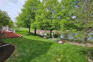 450 Rosewood Crossing, Lindenhurst, IL 60046 - Photo 2