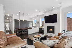 1336 W Grand Ave, Chicago, IL 60642 - Photo 8