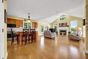 10 Cloverhill Cir, Bloomington, IL 61705 - Photo 4