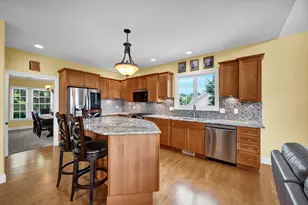 10 Cloverhill Cir, Bloomington, IL 61705 - Photo 10