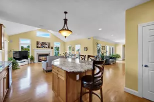 10 Cloverhill Cir, Bloomington, IL 61705 - Photo 12