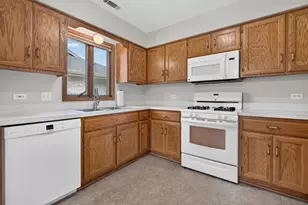 2700 Eagle Dr, Joliet, IL 60436 - Photo 10