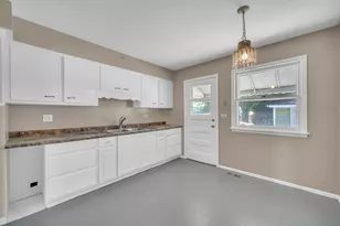 10 N Adams Dr, Addison, IL 60101 - Photo 8