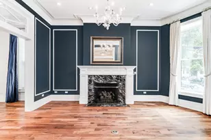 116 W Chestnut St, Chicago, IL 60610 - Photo 2