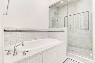 116 W Chestnut St, Chicago, IL 60610 - Photo 14