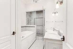 116 W Chestnut St, Chicago, IL 60610 - Photo 12