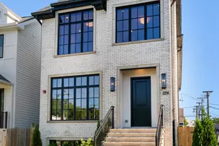 2214 W Oakdale Ave, Chicago, IL 60618 - Photo 2