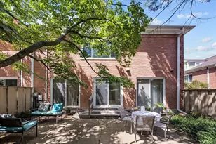 727 Raleigh Ct, Northbrook, IL 60062 - Photo 2