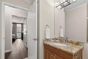 201 N Westshore Dr, Chicago, IL 60601 - Photo 14