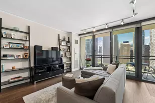 201 N Westshore Dr, Chicago, IL 60601 - Photo 2