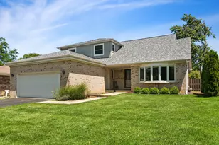 1241 N Chestnut Ave, Arlington Heights, IL 60004 - Photo 1
