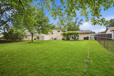 890 Yorkshire Drive, Hanover Park, IL 60133 - Photo 24