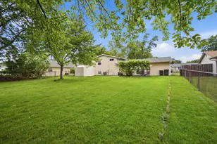 890 Yorkshire Dr, Hanover Park, IL 60133 - Photo 24