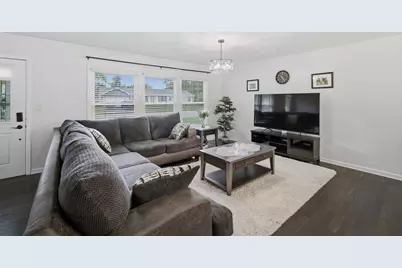 890 Yorkshire Drive, Hanover Park, IL 60133 - Photo 4